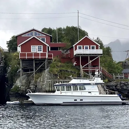 Holiday home Traditional Hamnoya Rorbua With Spectacular View! Reine